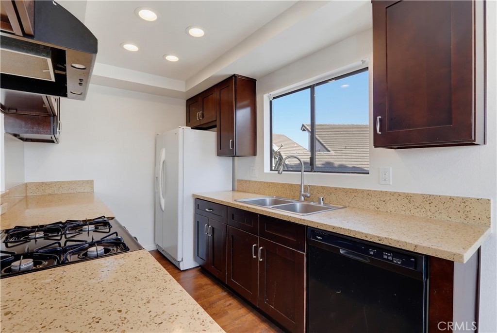 4881 Vista Dr 2, Huntington Beach CA 92649 - photo 11