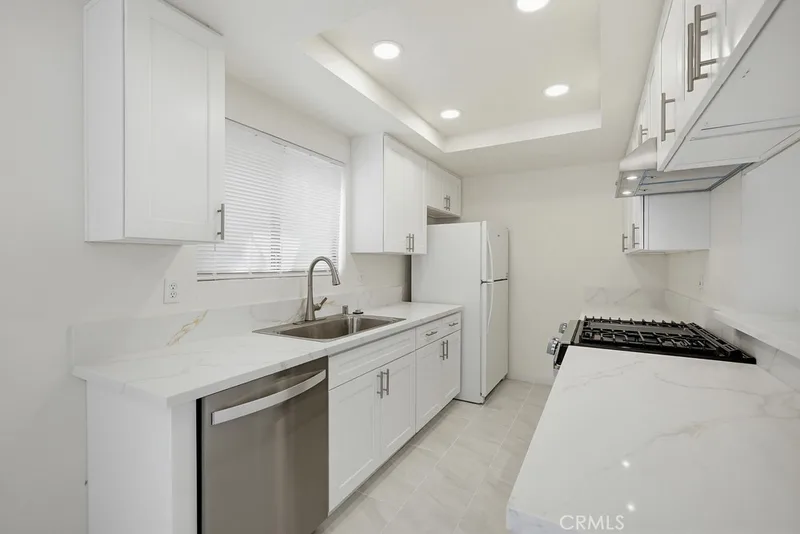 4881 Vista Dr 3, Huntington Beach, CA 92649