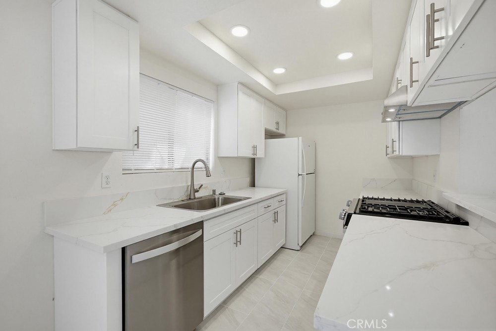 Newly renovated kitchen! - 4881 Vista Dr 3, Huntington Beach CA 92649 - photo 1