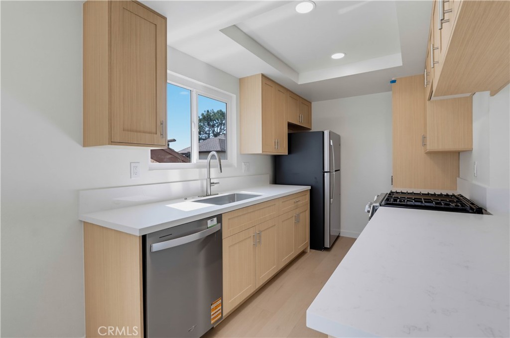 4881 Vista Dr 4, Huntington Beach CA 92649 - photo 7