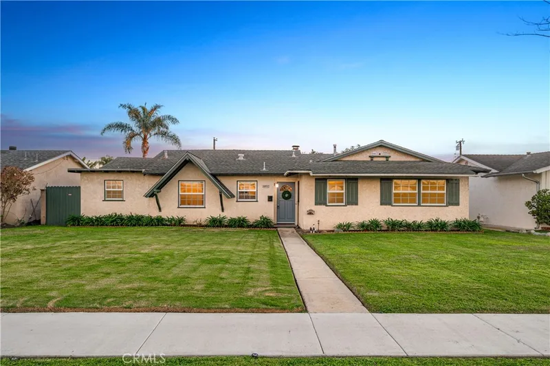 5082 Edinger Avenue, Huntington Beach, CA 92649