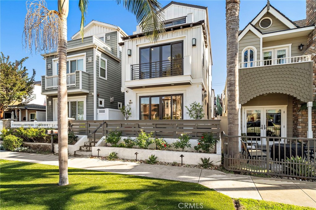 520 13th, Huntington Beach CA 92648 - photo 1