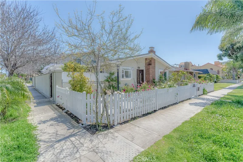 526 17th Street, Huntington Beach