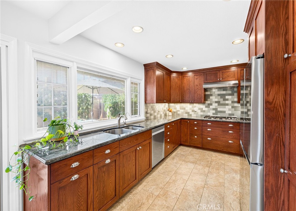 5291 Kenilworth, Huntington Beach CA 92649 - photo 12