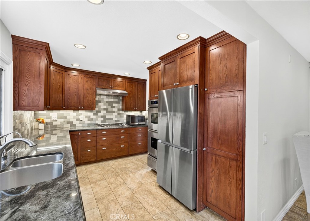 5291 Kenilworth, Huntington Beach CA 92649 - photo 16