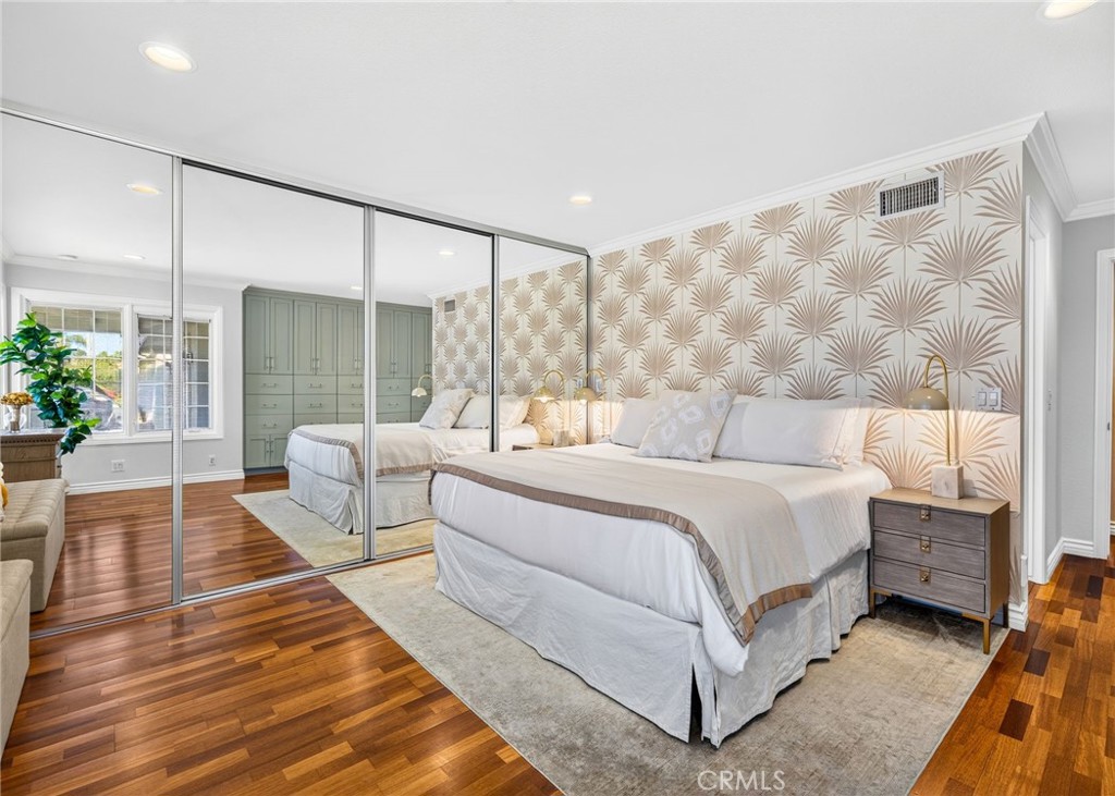 Downstairs Primary Bedroom - 5291 Kenilworth, Huntington Beach CA 92649 - photo 21