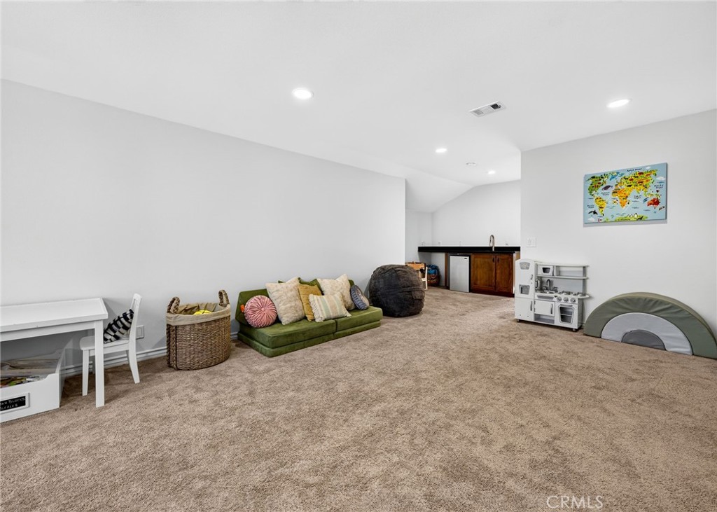 Upstairs bonus Room - 5291 Kenilworth, Huntington Beach CA 92649 - photo 36