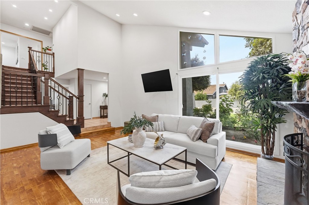 5872 Meadowbrook Drive, Huntington Beach CA 92649 - photo 10