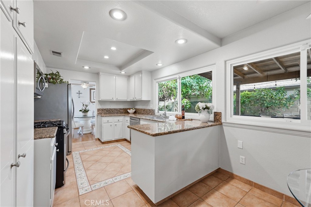 5872 Meadowbrook Drive, Huntington Beach CA 92649 - photo 17