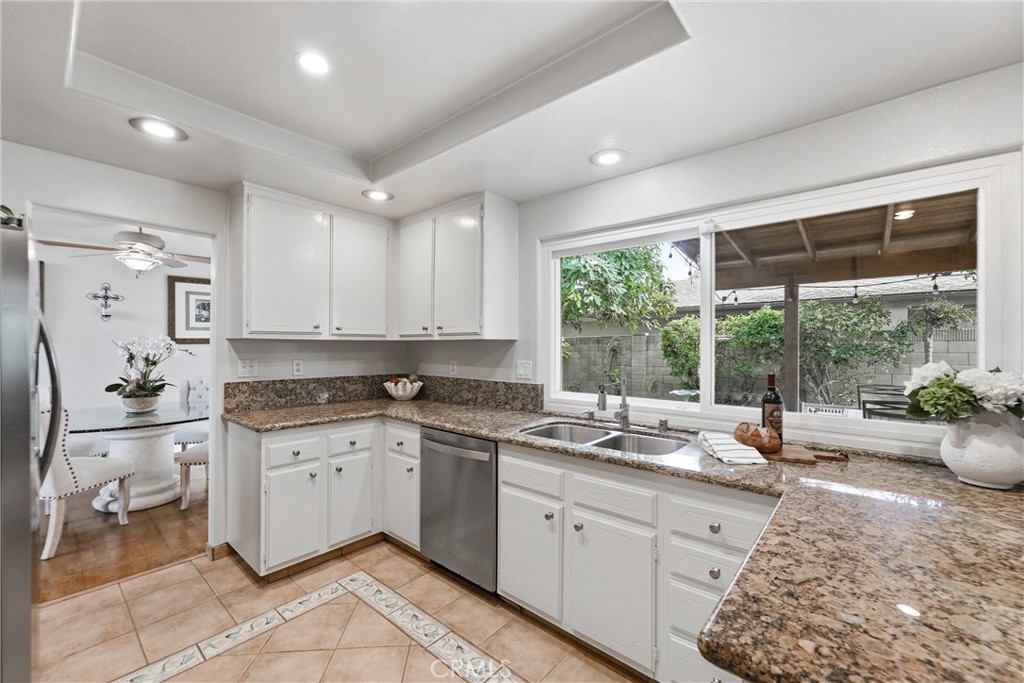 5872 Meadowbrook Drive, Huntington Beach CA 92649 - photo 18