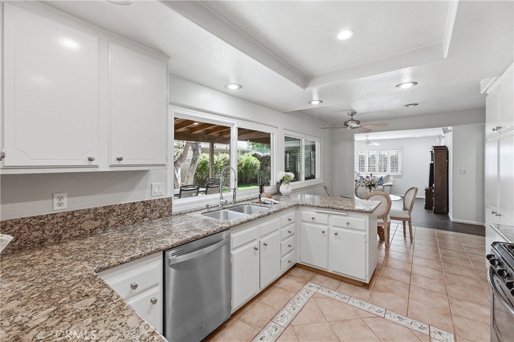 5872 Meadowbrook Drive, Huntington Beach CA 92649 - photo 19