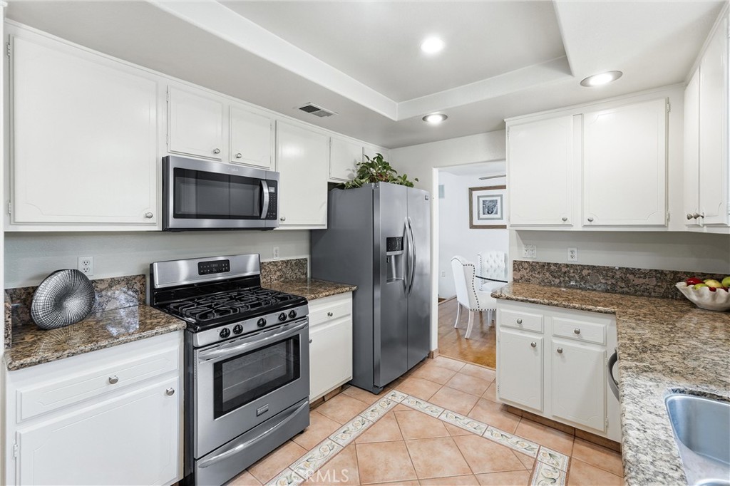 5872 Meadowbrook Drive, Huntington Beach CA 92649 - photo 21
