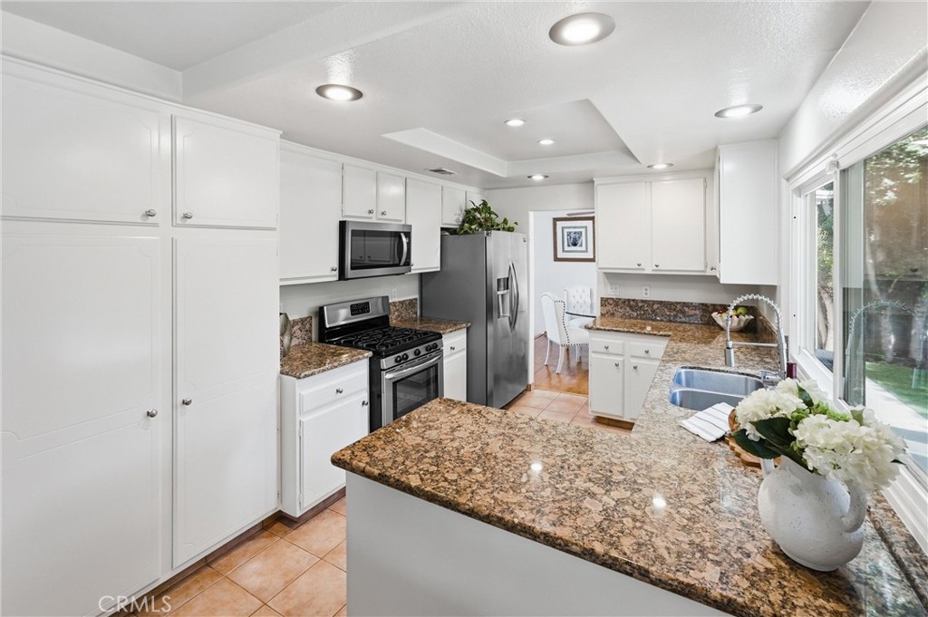 5872 Meadowbrook Drive, Huntington Beach CA 92649 - photo 22