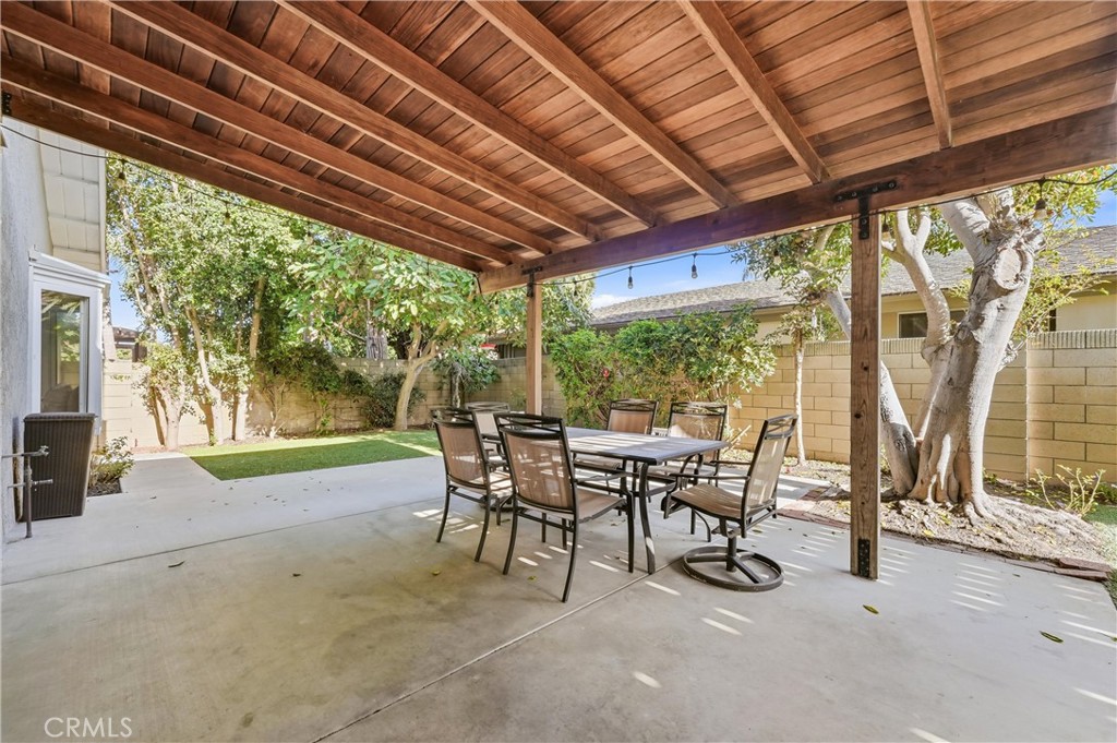 5872 Meadowbrook Drive, Huntington Beach CA 92649 - photo 31