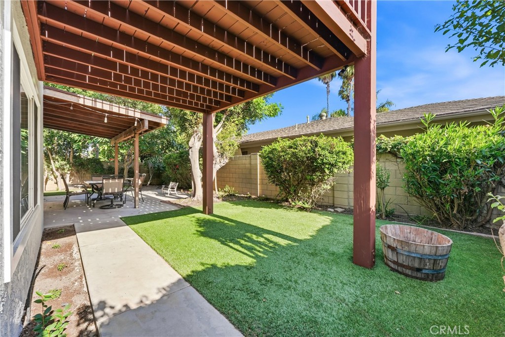 5872 Meadowbrook Drive, Huntington Beach CA 92649 - photo 32
