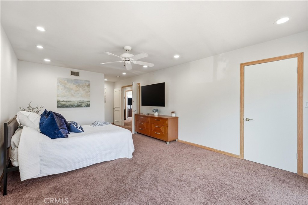 5872 Meadowbrook Drive, Huntington Beach CA 92649 - photo 40