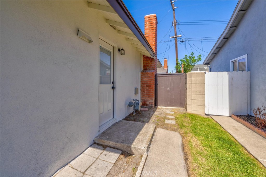 6001 Welde, Huntington Beach CA 92647 - photo 33