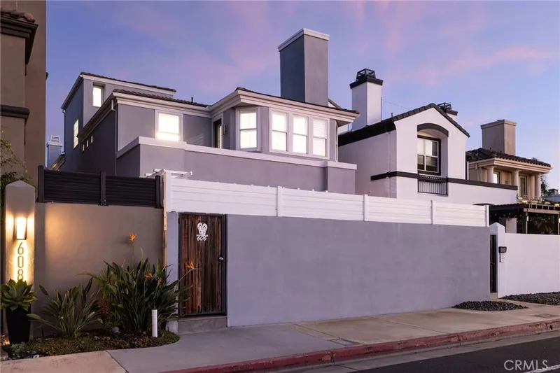 606 Goldenwest Street, Huntington Beach