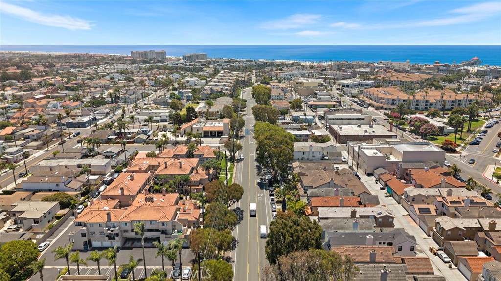 Just moments from the beach, Pacific City, Downtown Huntington Beach, and the iconic Huntington Beach Pier. - 606 Lake Street 23, Huntington Beach CA 92648 - photo 1