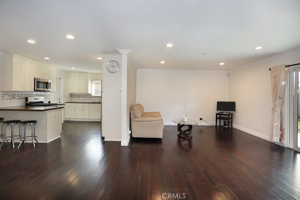 6062 Dr Glenwood, Huntington Beach CA 92647 - photo 4