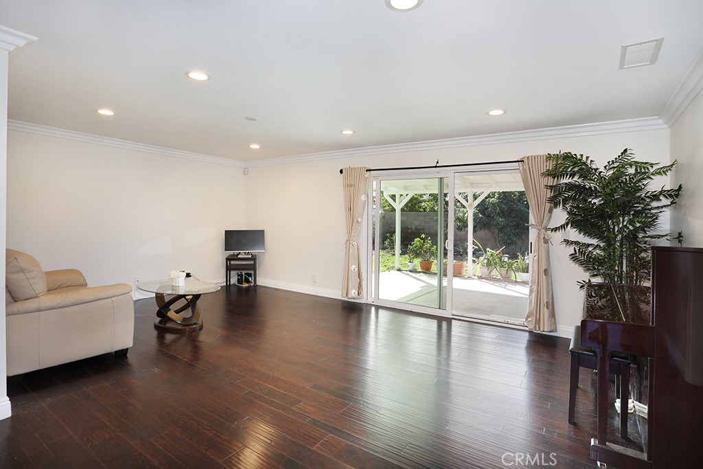 6062 Dr Glenwood, Huntington Beach CA 92647 - photo 5