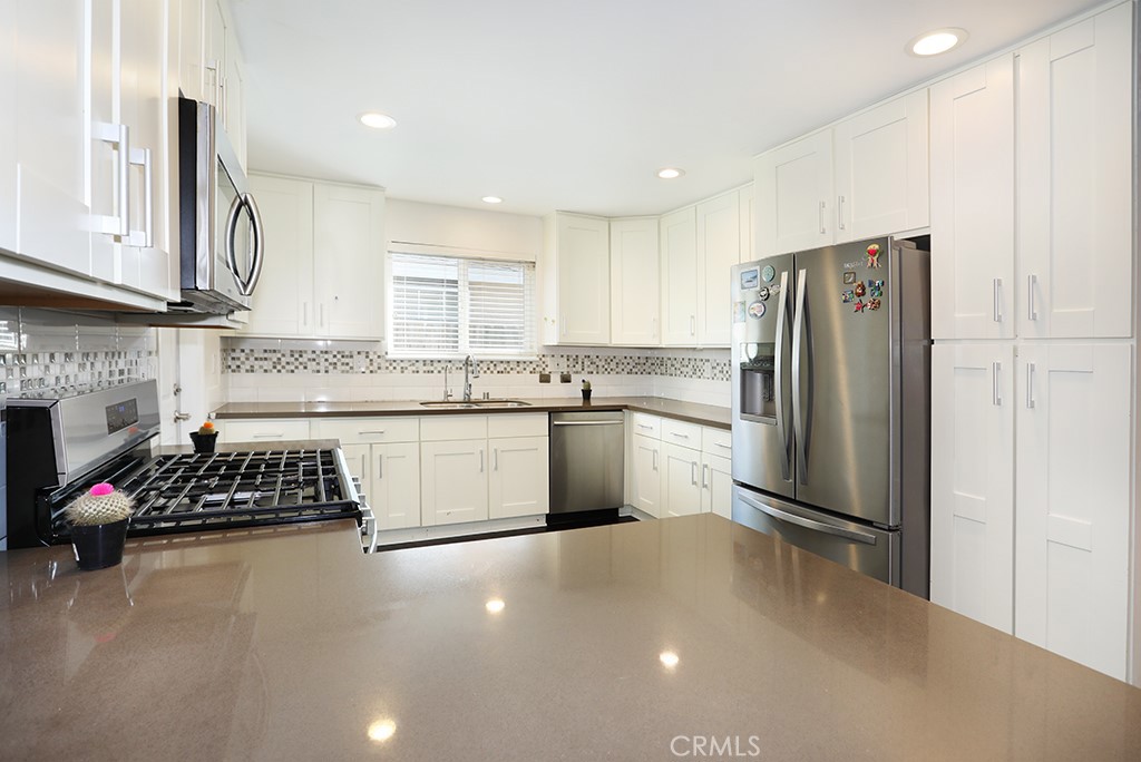 6062 Dr Glenwood, Huntington Beach CA 92647 - photo 12