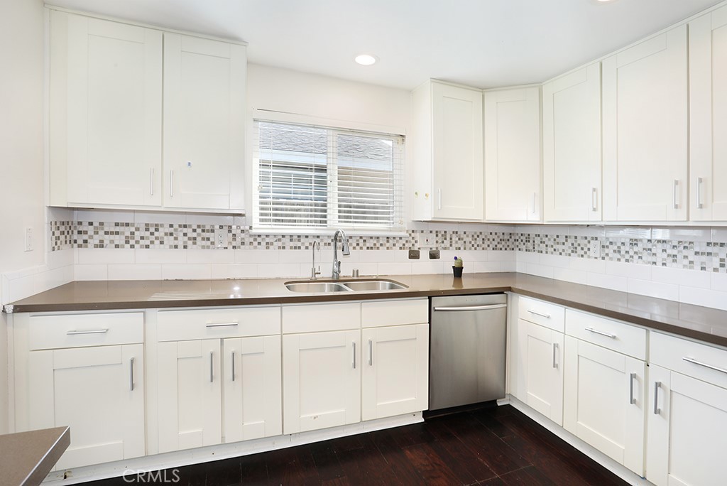 6062 Dr Glenwood, Huntington Beach CA 92647 - photo 14