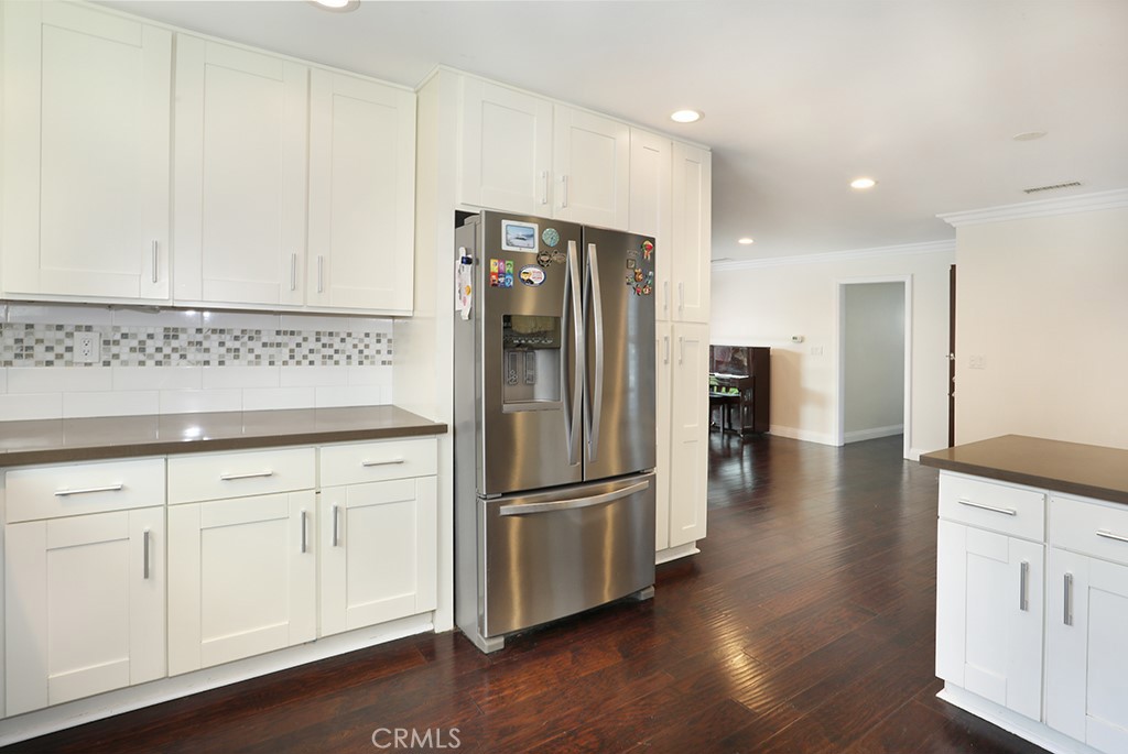 6062 Dr Glenwood, Huntington Beach CA 92647 - photo 15