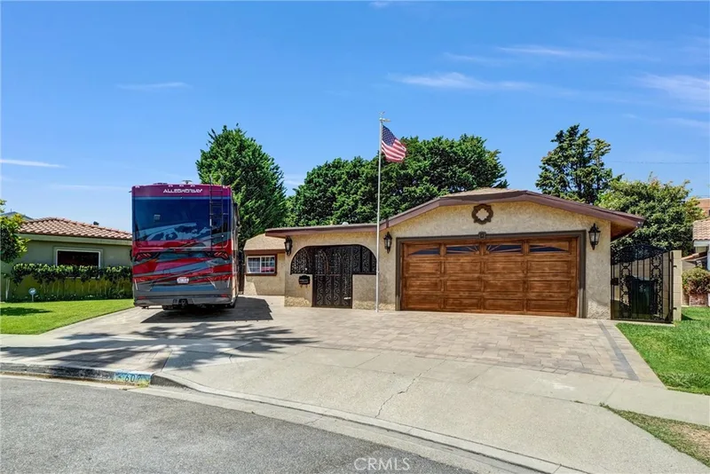 607 Jana Circle, Huntington Beach, CA 92648