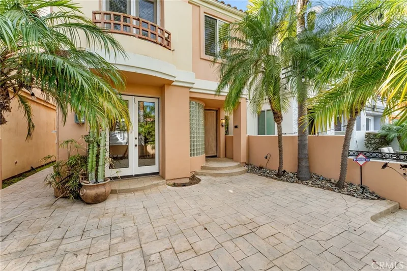 609 21st, Huntington Beach, CA 92648