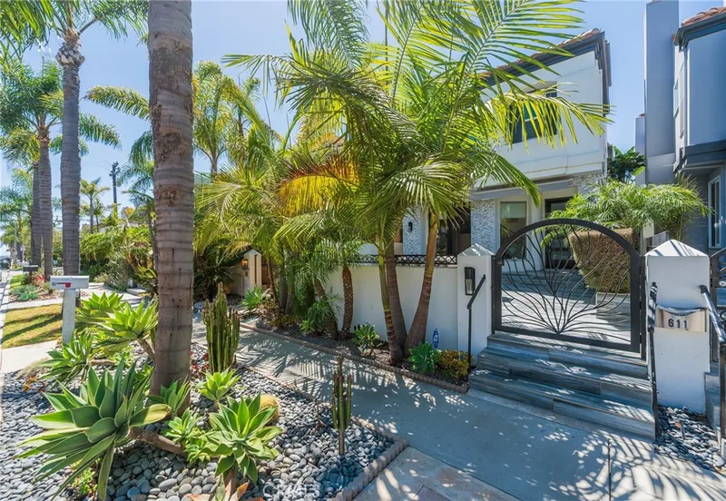 611 21st Street, Huntington Beach, CA 92648
