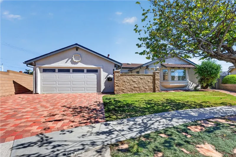 6121 Arrowhead Drive, Huntington Beach, CA 92647