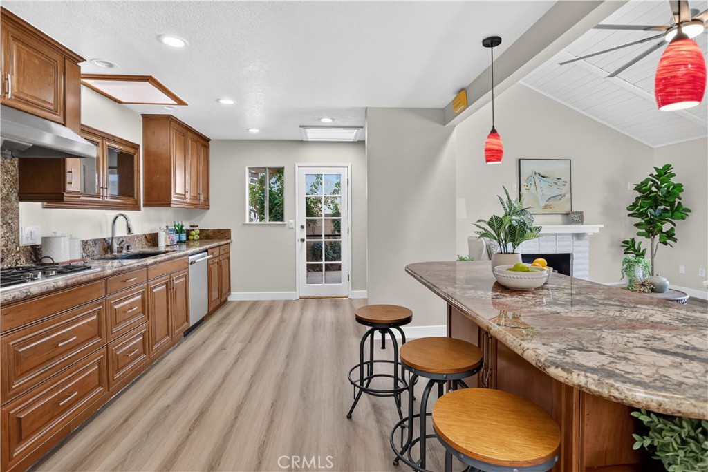 6121 Arrowhead Drive, Huntington Beach CA 92647 - photo 4