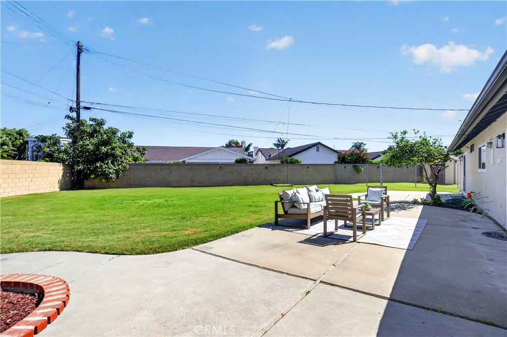 6121 Arrowhead Drive, Huntington Beach CA 92647 - photo 27
