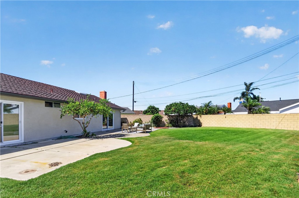 6121 Arrowhead Drive, Huntington Beach CA 92647 - photo 28