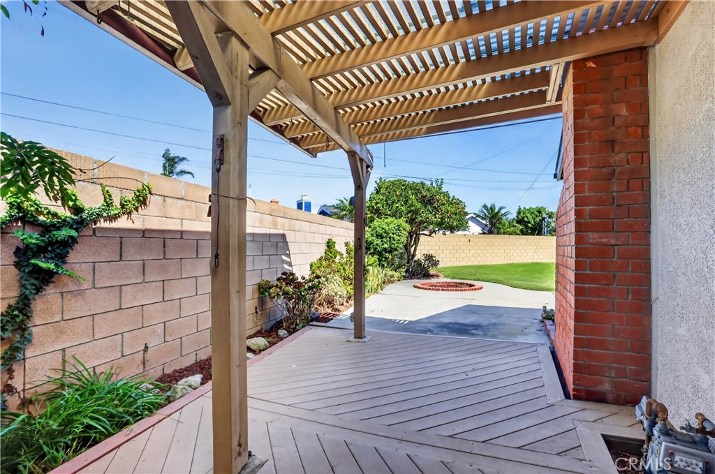 6121 Arrowhead Drive, Huntington Beach CA 92647 - photo 30