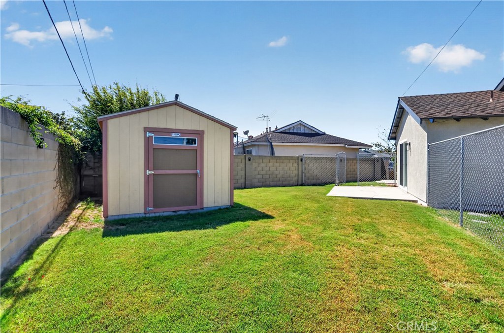 6121 Arrowhead Drive, Huntington Beach CA 92647 - photo 32