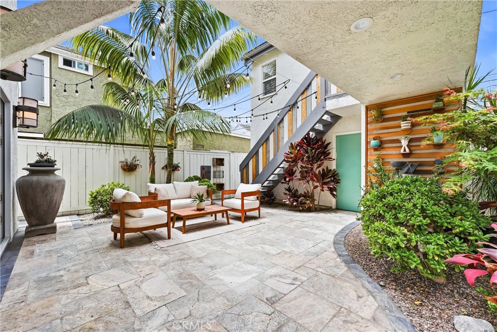 Courtyard with water feature - 613 9th, Huntington Beach CA 92648 - photo 15