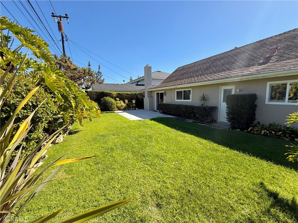 6141 Montecito Drive, Huntington Beach CA 92647 - photo 16