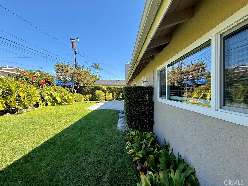 6141 Montecito Drive, Huntington Beach CA 92647 - photo 18