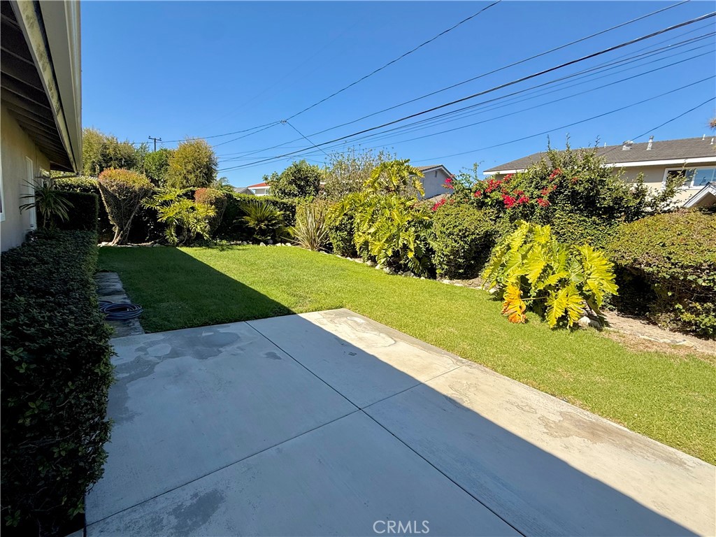 6141 Montecito Drive, Huntington Beach CA 92647 - photo 19
