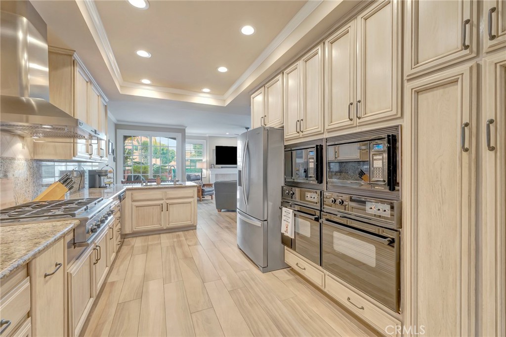 6146 Eaglecrest Drive, Huntington Beach CA 92648 - photo 11