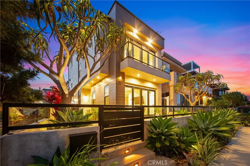 621 Frankfort Avenue, Huntington Beach, CA 92648