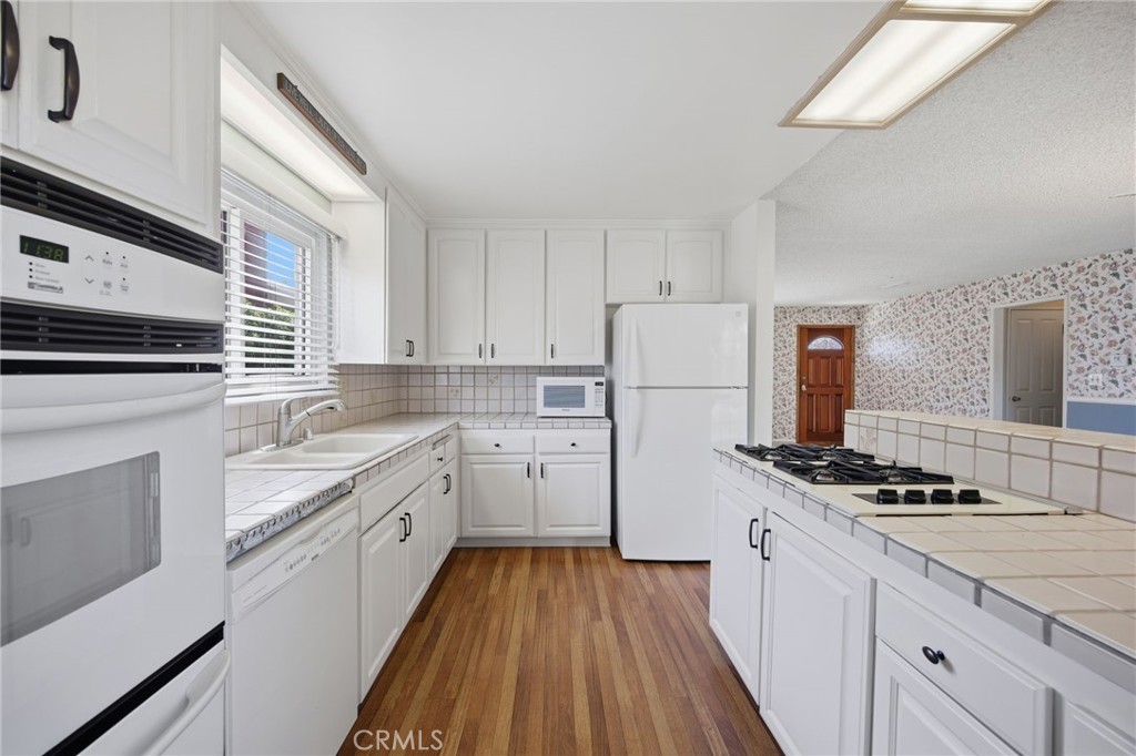 6211 Mar Vista Dr, Huntington Beach CA 92647 - photo 13