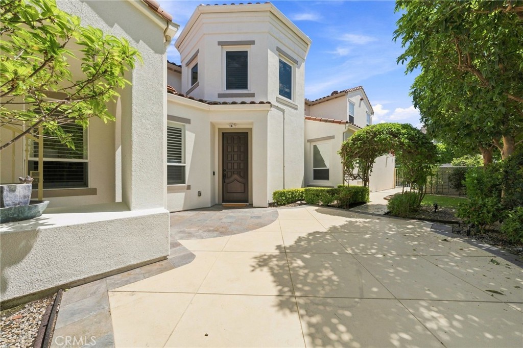 Front courtyard area - 6416 Setting Sun Drive, Huntington Beach CA 92648 - photo 7