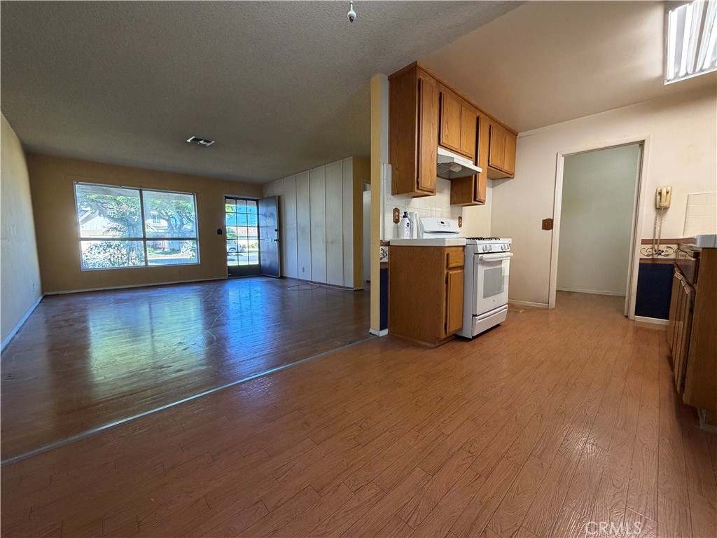 6422 Tyrone, Huntington Beach CA 92647 - photo 4