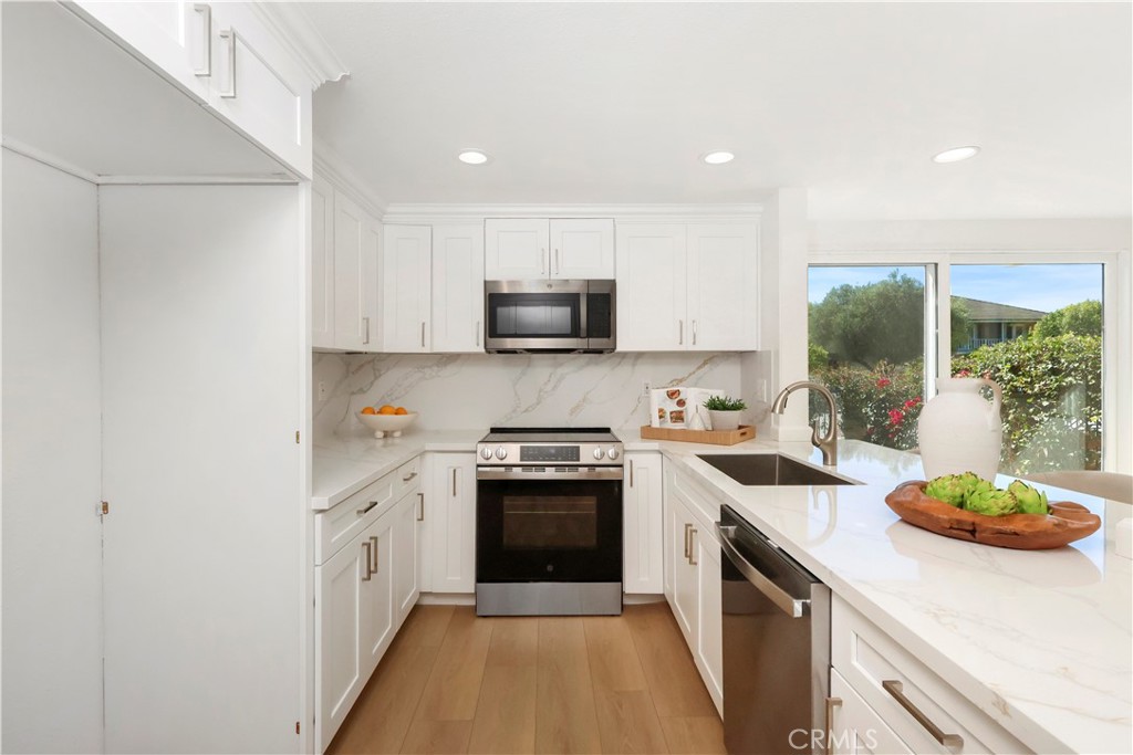 6541 Segovia, Huntington Beach CA 92647 - photo 5