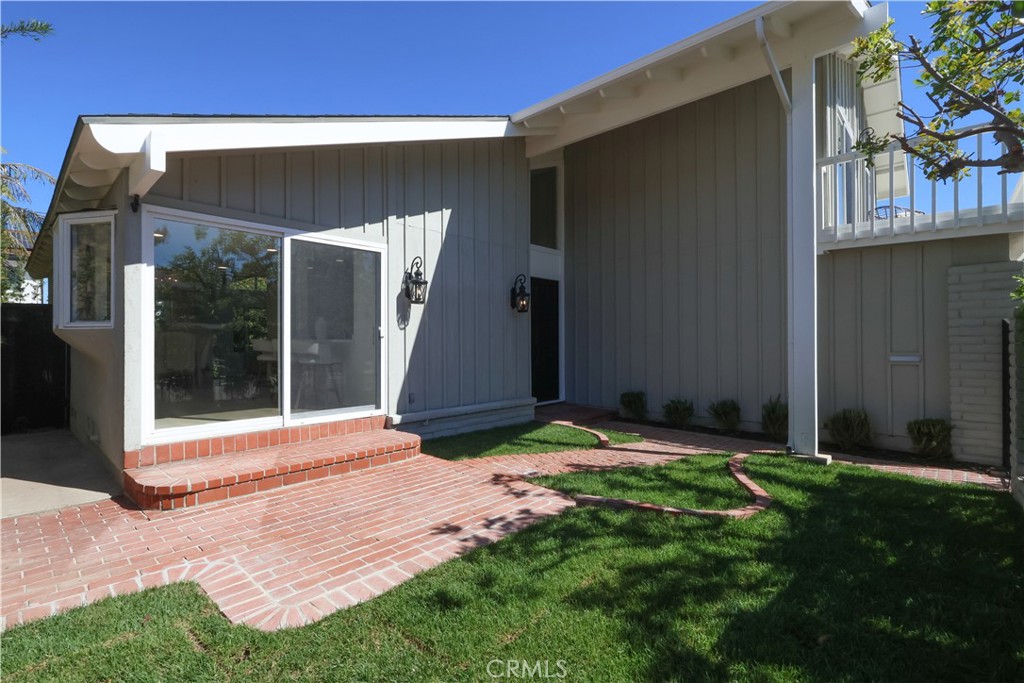 6541 Segovia, Huntington Beach CA 92647 - photo 31