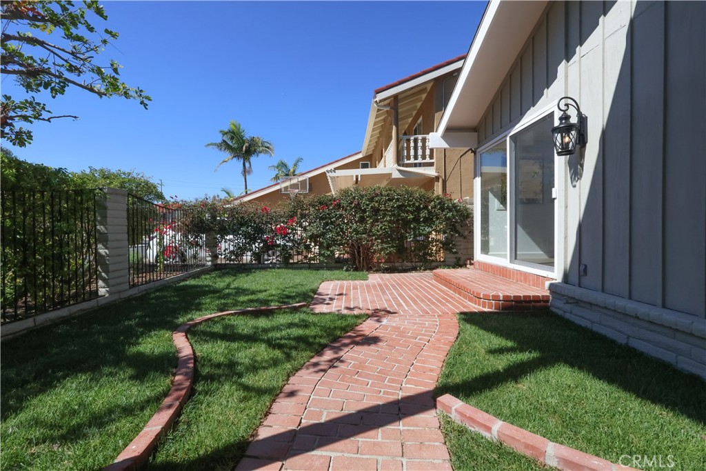 6541 Segovia, Huntington Beach CA 92647 - photo 30