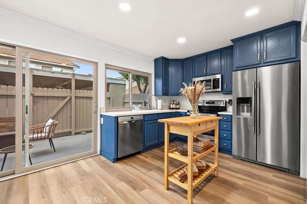 6711 Sun C, Huntington Beach CA 92647 - photo 2